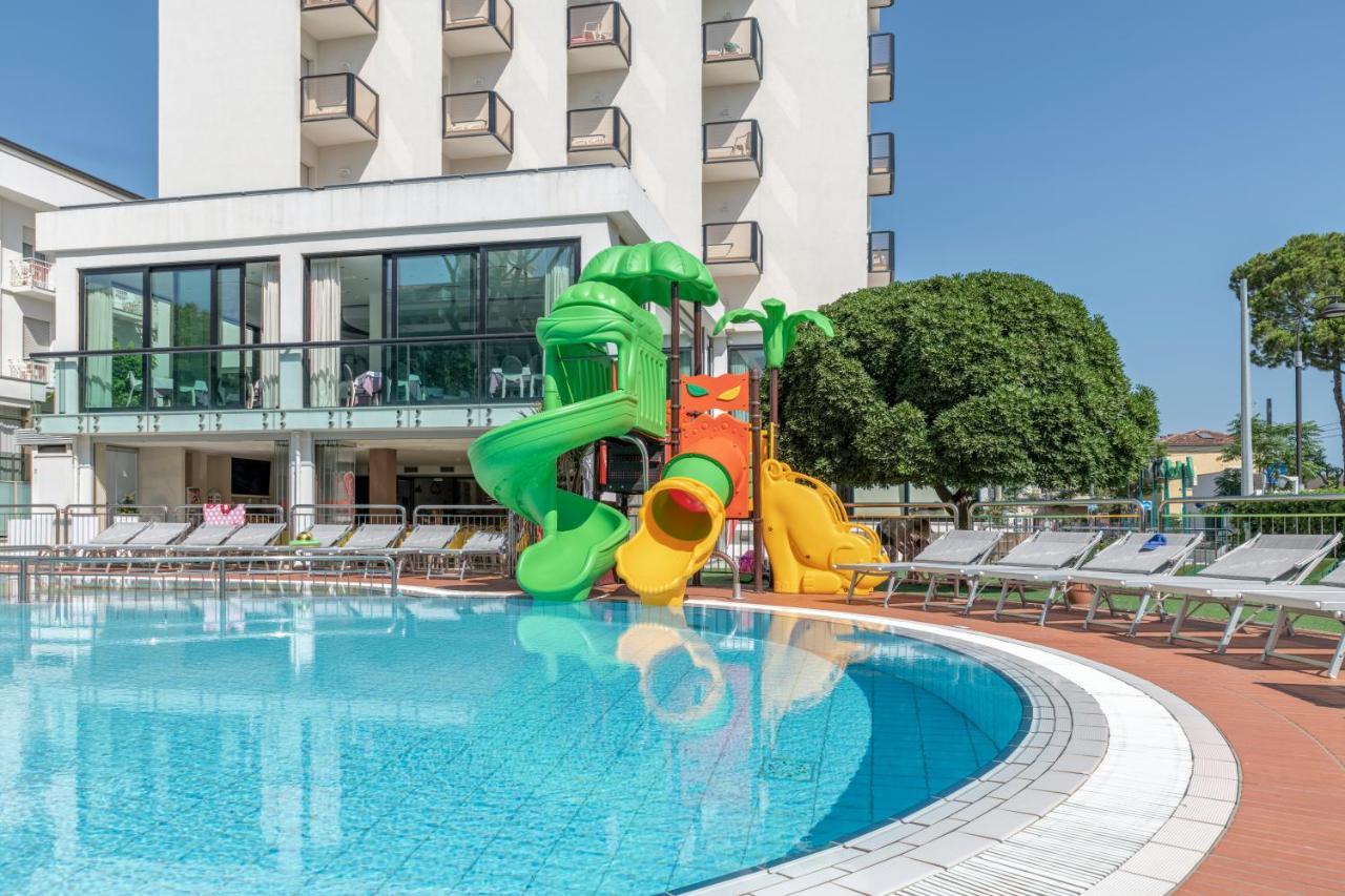 Hotel 2000 Riccione Exterior foto